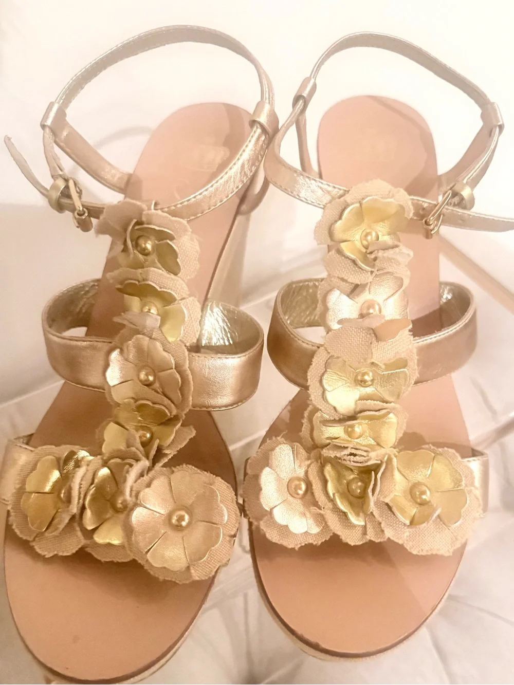 VTG Y2K Juicy Couture Smells Like Couture Metallic Gold Floral Fabric Wedge